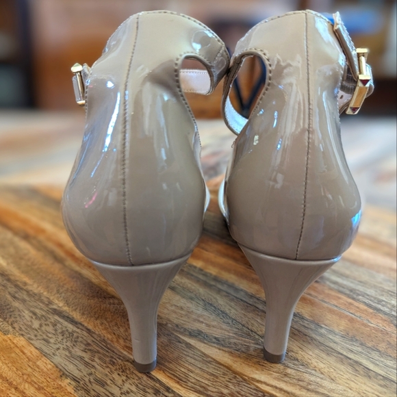 Franco Sarto NWOT Nude Patent Leather Kitten Heels size 6 - Picture 4 of 4
